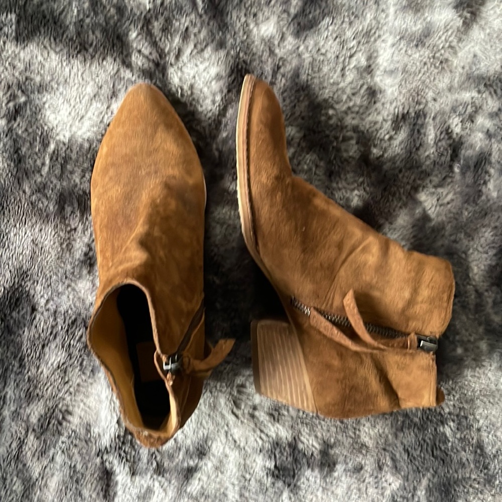 Dolce Vita brown suede ankle boot